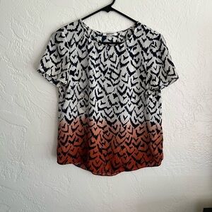 DKNYC ladies short sleeve top size small.